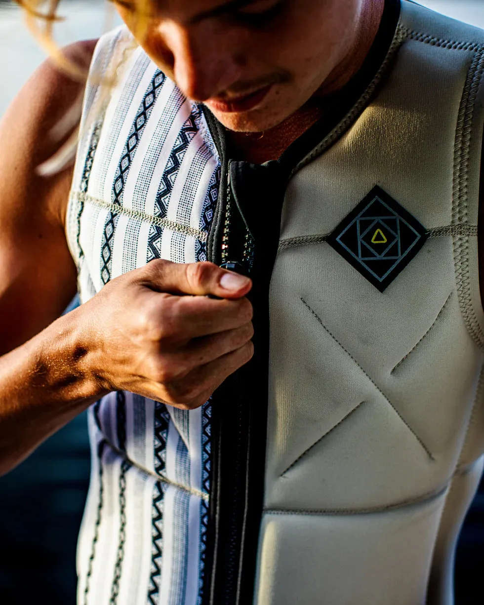 Follow Unity Impact Jacket | BLK